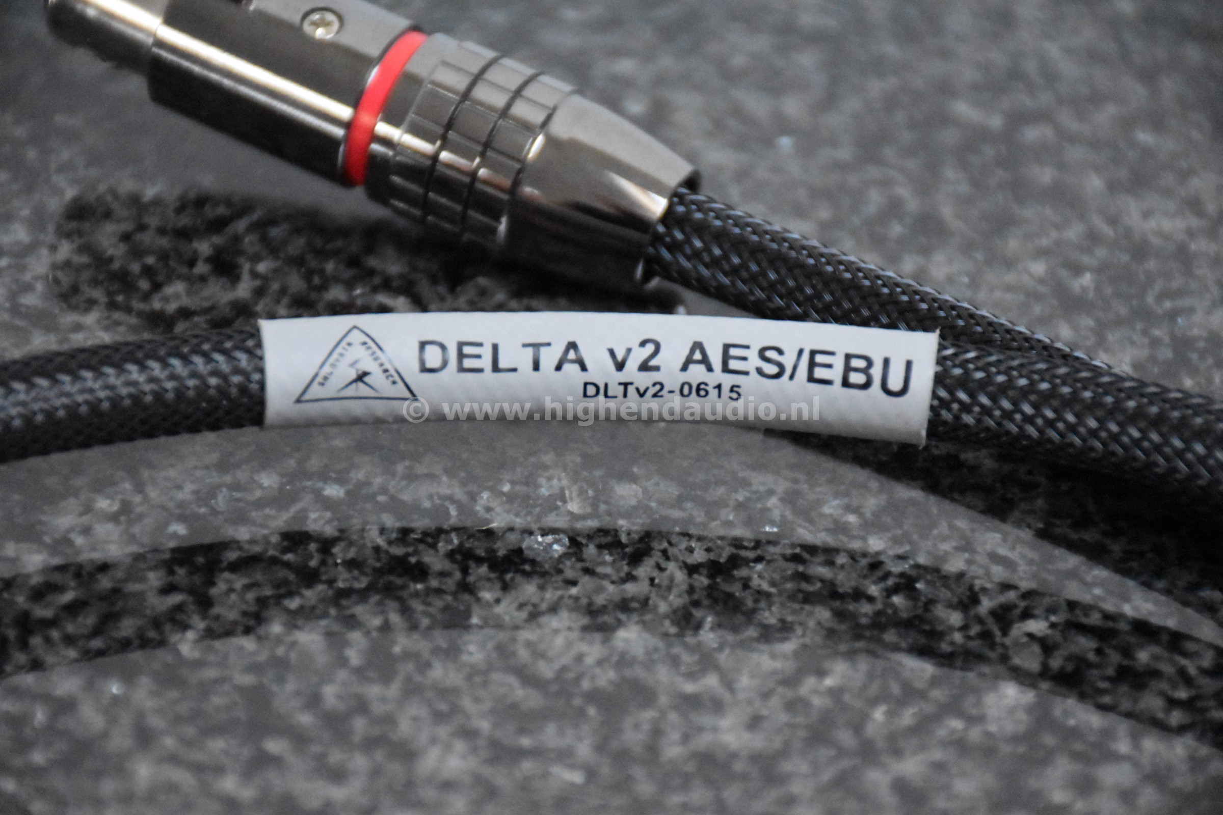 Shunyata-DeltaV2-AESEBU-1m-0615-detail1_wm